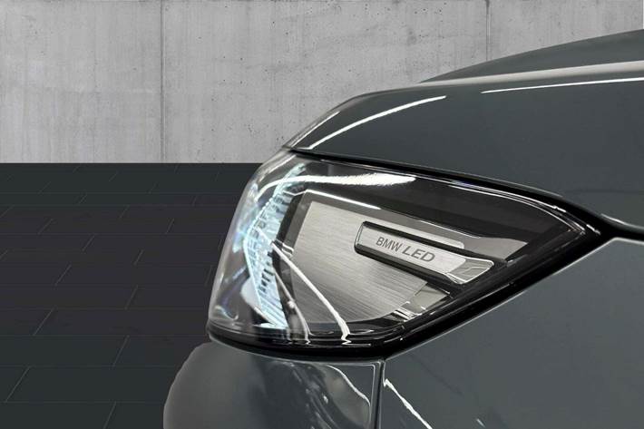 Grøn BMW iX1 fra 2023