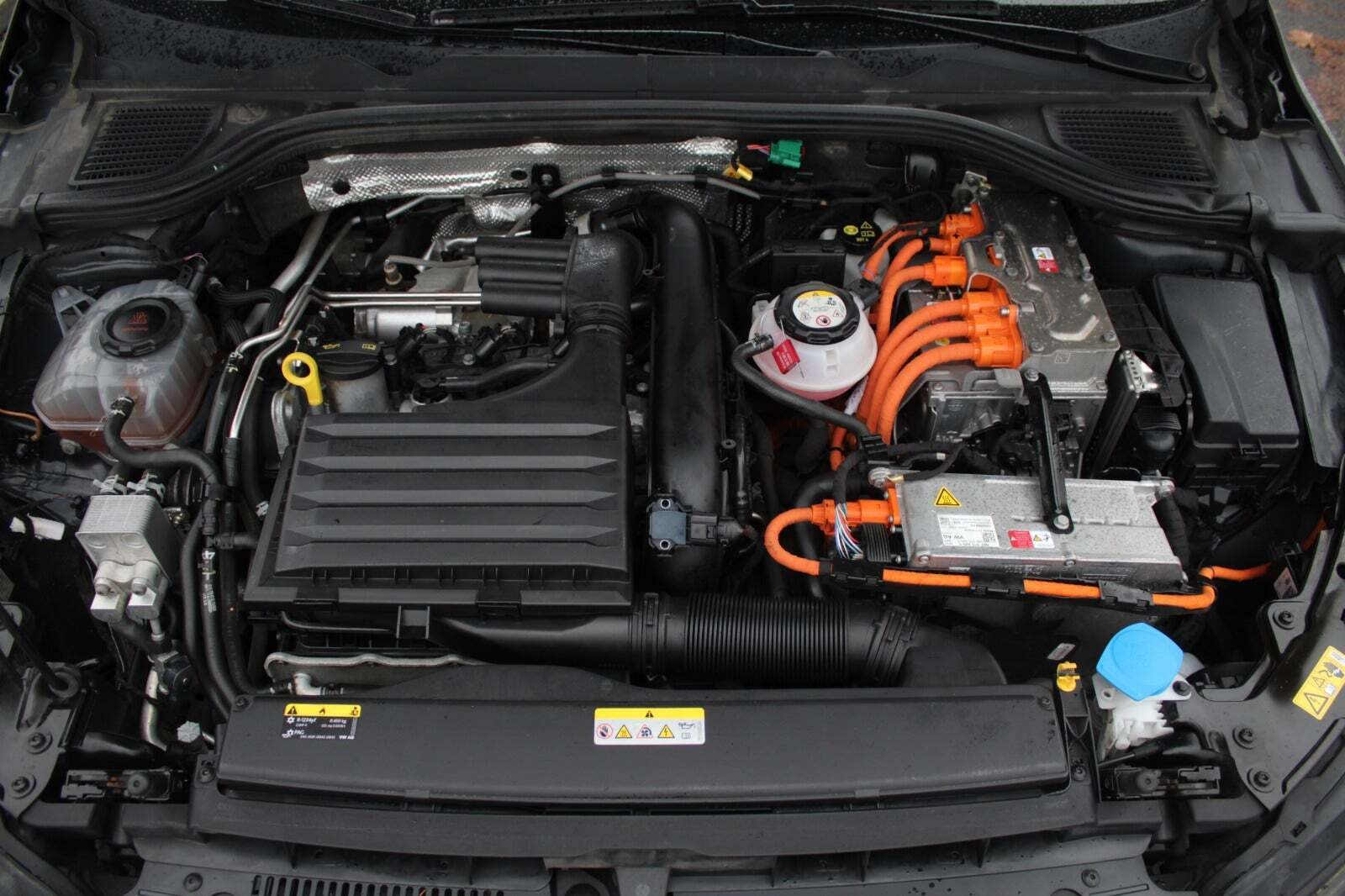 Grå VW Golf VIII fra 2021