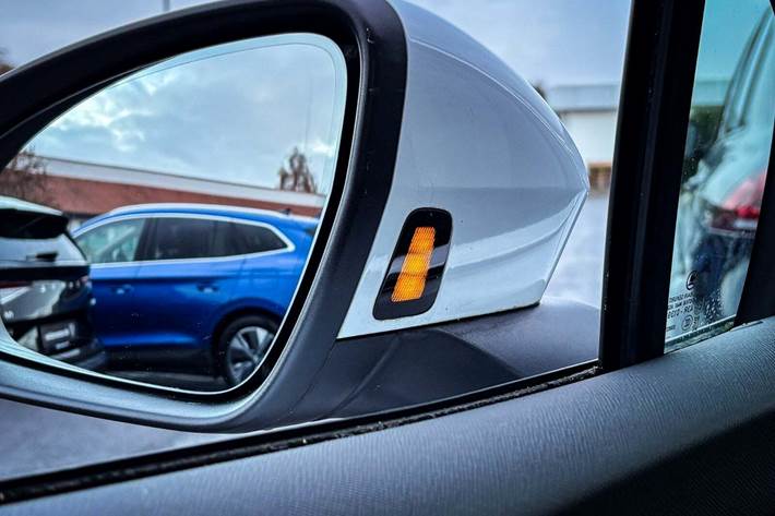 Hvid Skoda Enyaq fra 2021