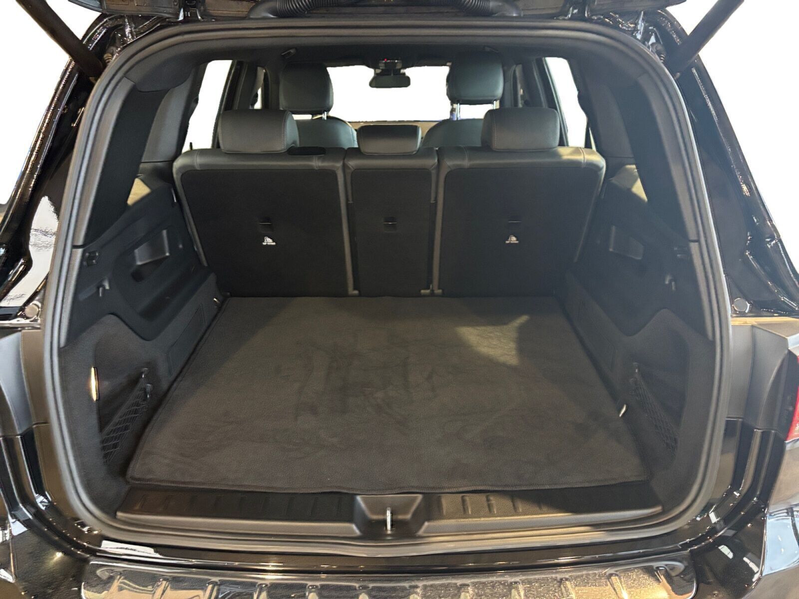 Sort Mercedes EQB300 fra 2022