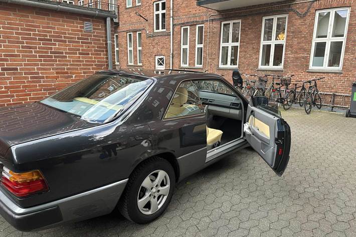 undefined Mercedes 300 CE fra 1988