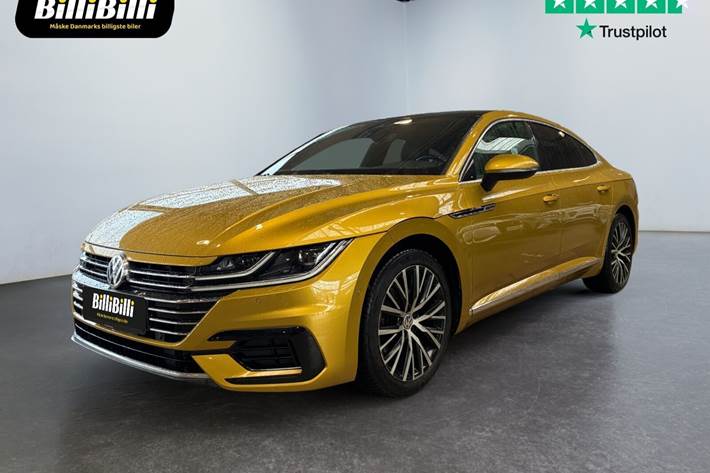Gul VW Arteon fra 2019 set udefra