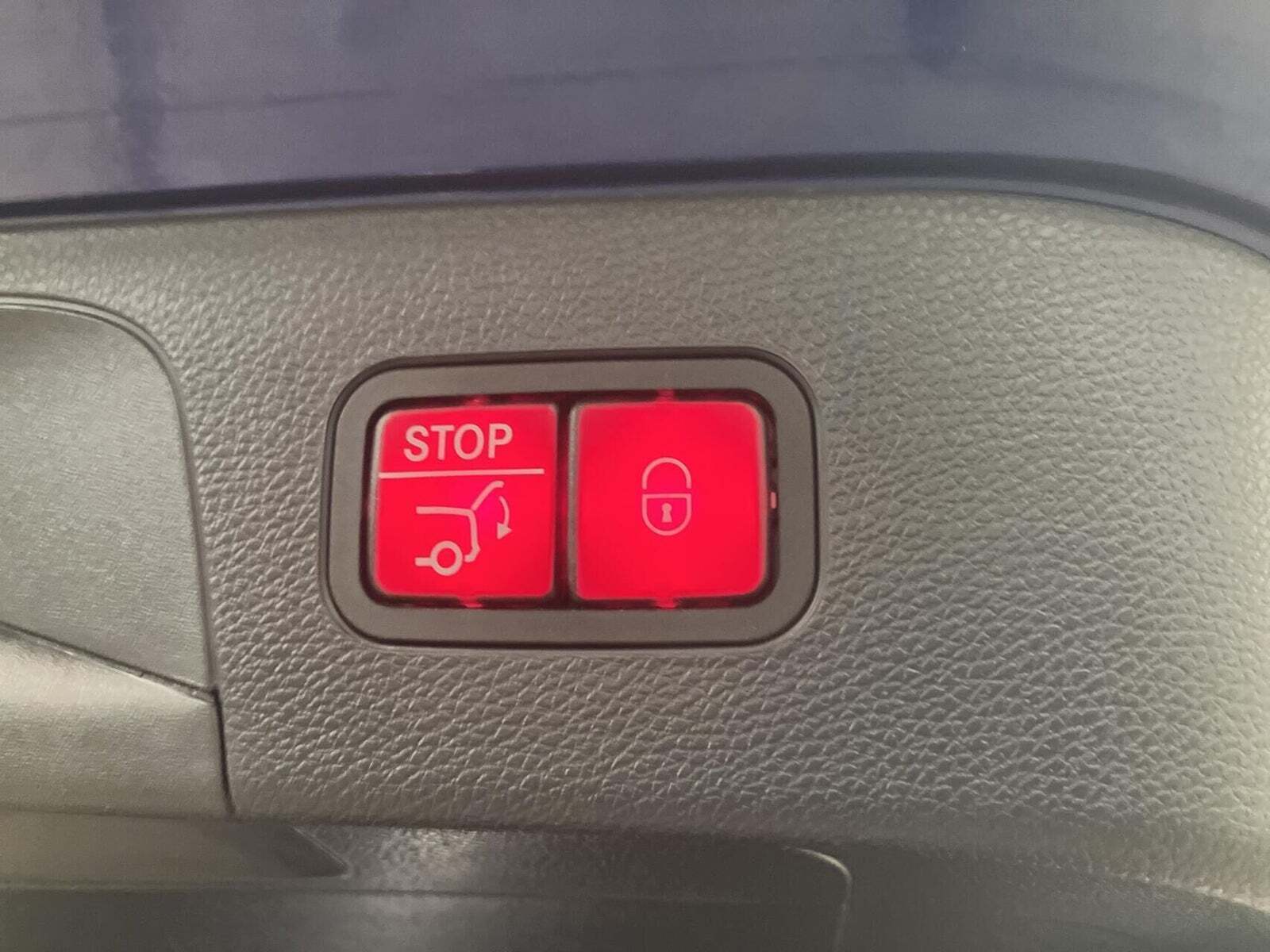 Blå Mercedes EQC400 fra 2019