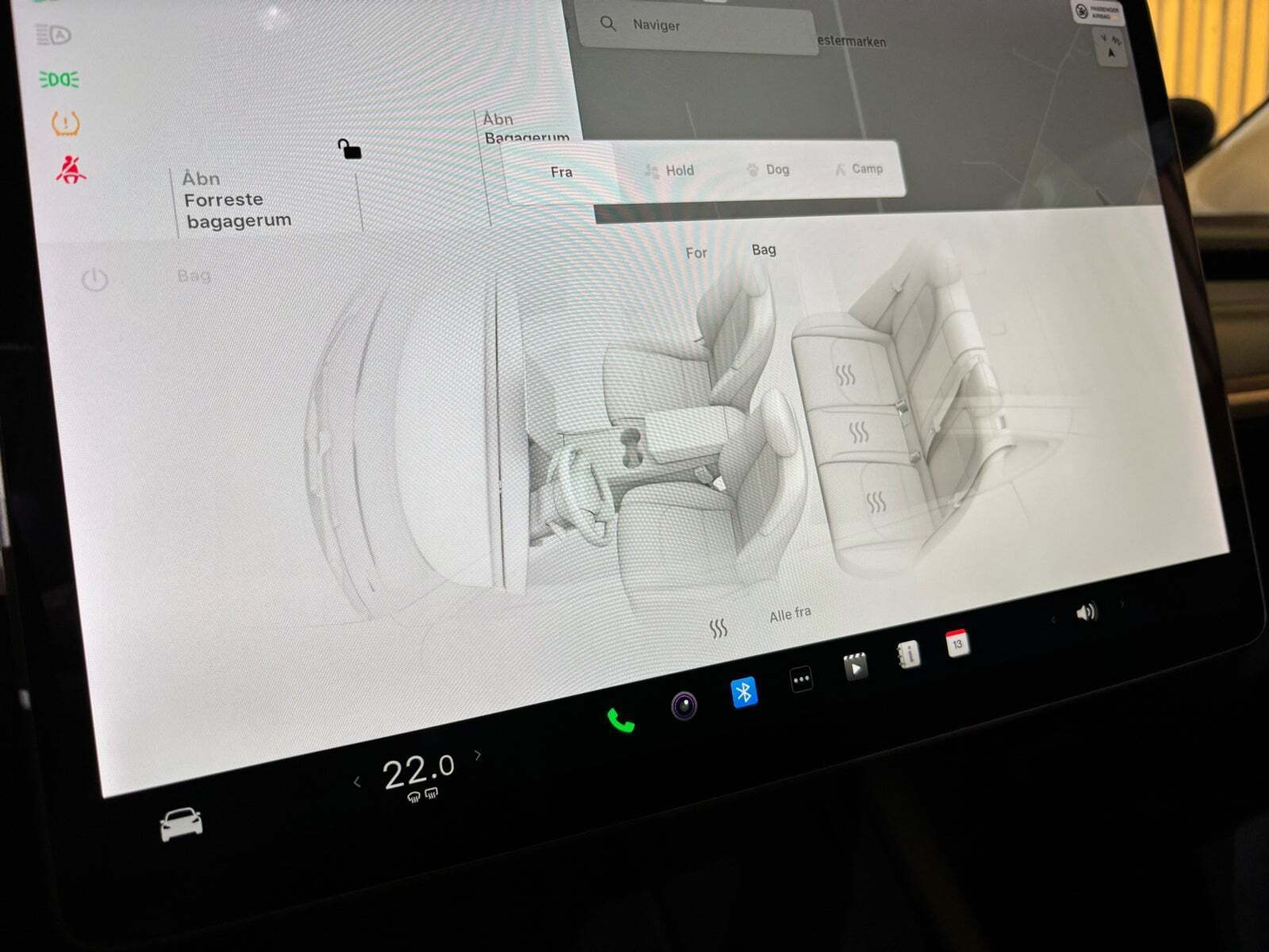 Grå Tesla Model Y fra 2021