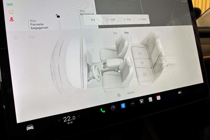 Grå Tesla Model Y fra 2021