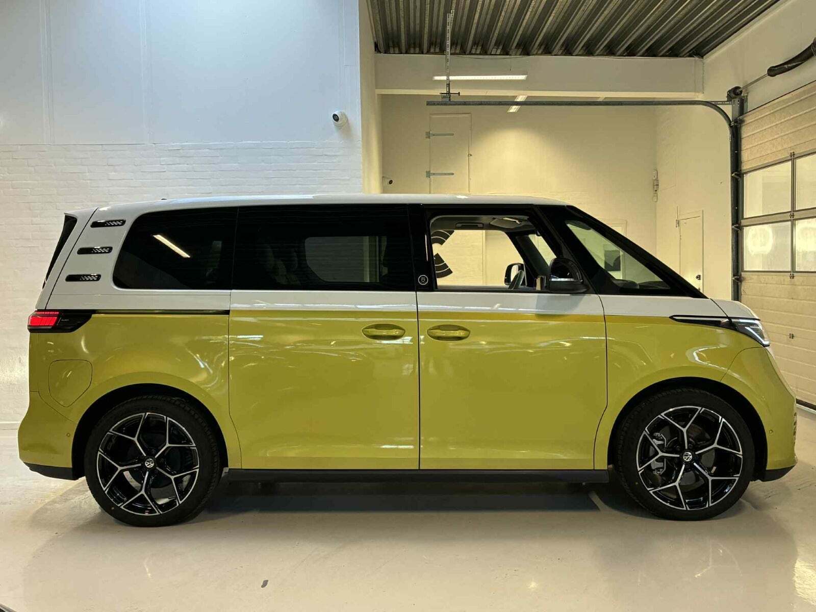 VW ID.Buzz 77 1ST Edition SWB