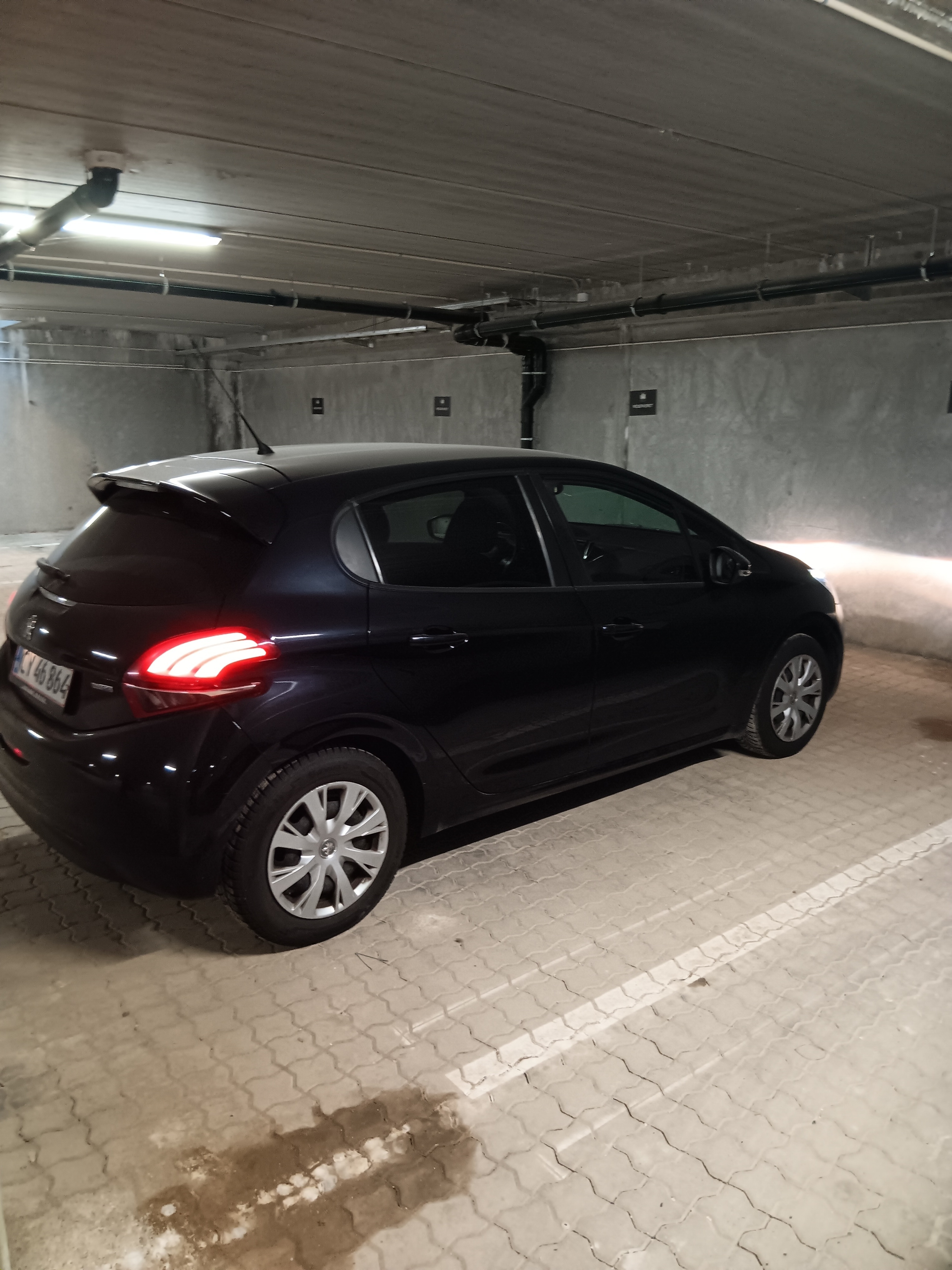 Blå Peugeot 208 fra 2017