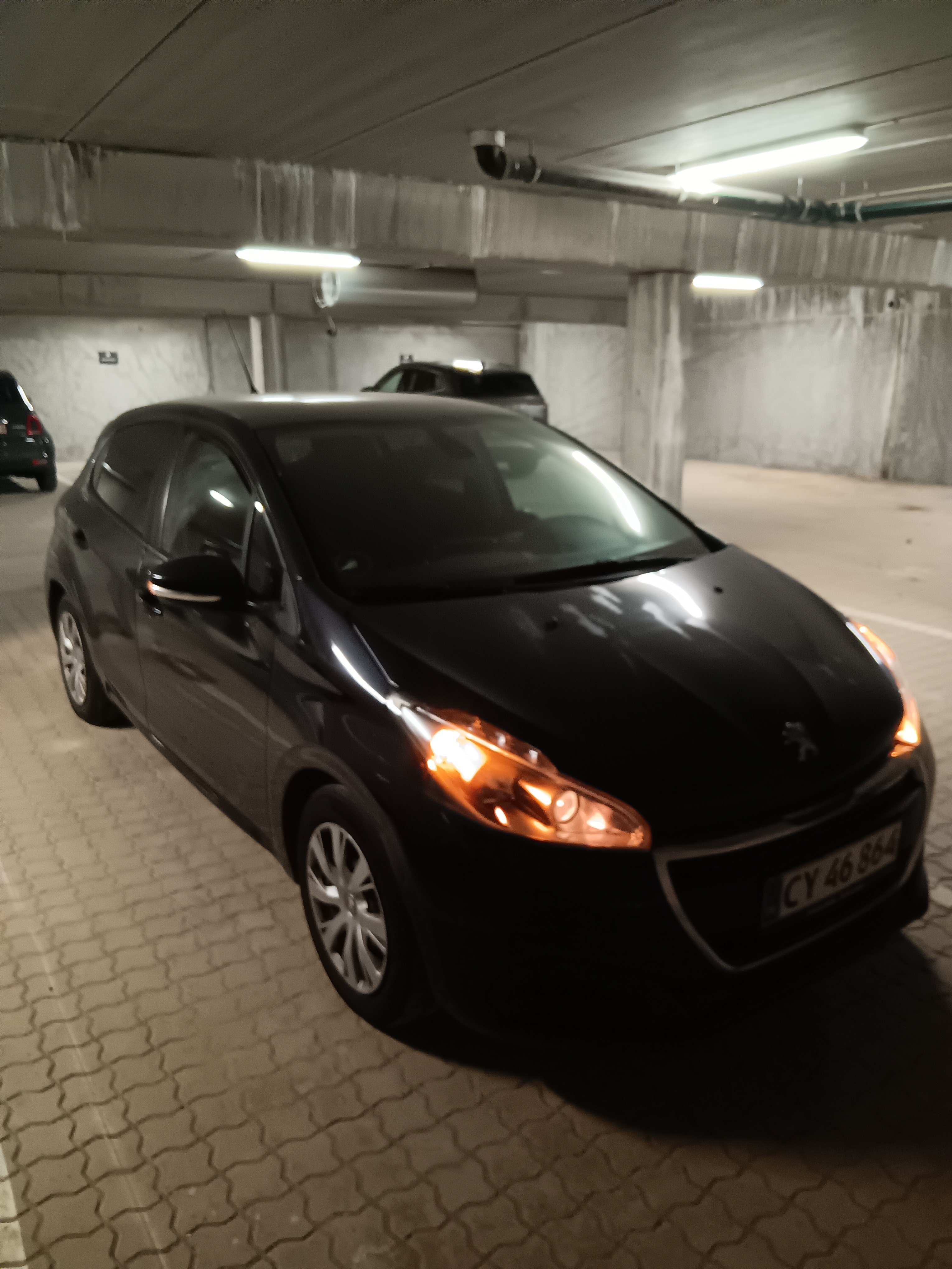 Blå Peugeot 208 fra 2017