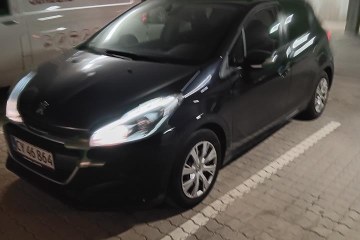 Blå Peugeot 208 fra 2017