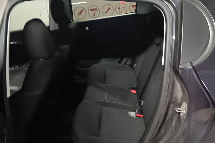 Blå Peugeot 208 fra 2017