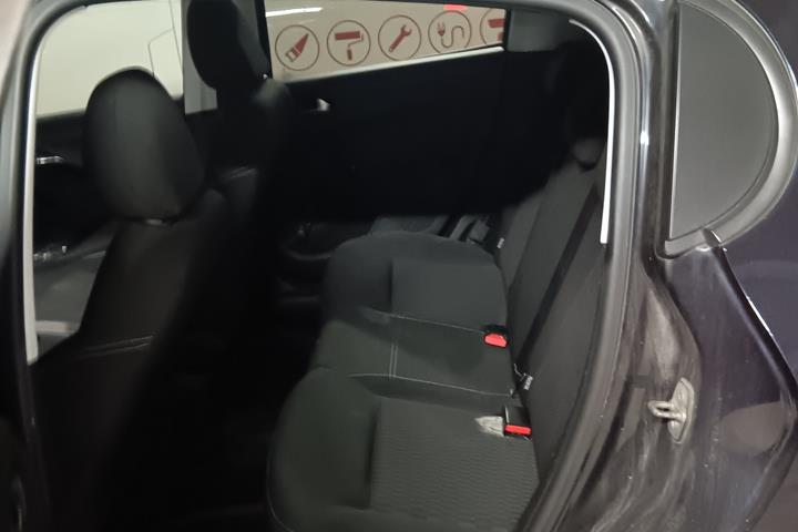 Blå Peugeot 208 fra 2017