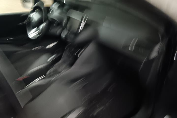 Blå Peugeot 208 fra 2017
