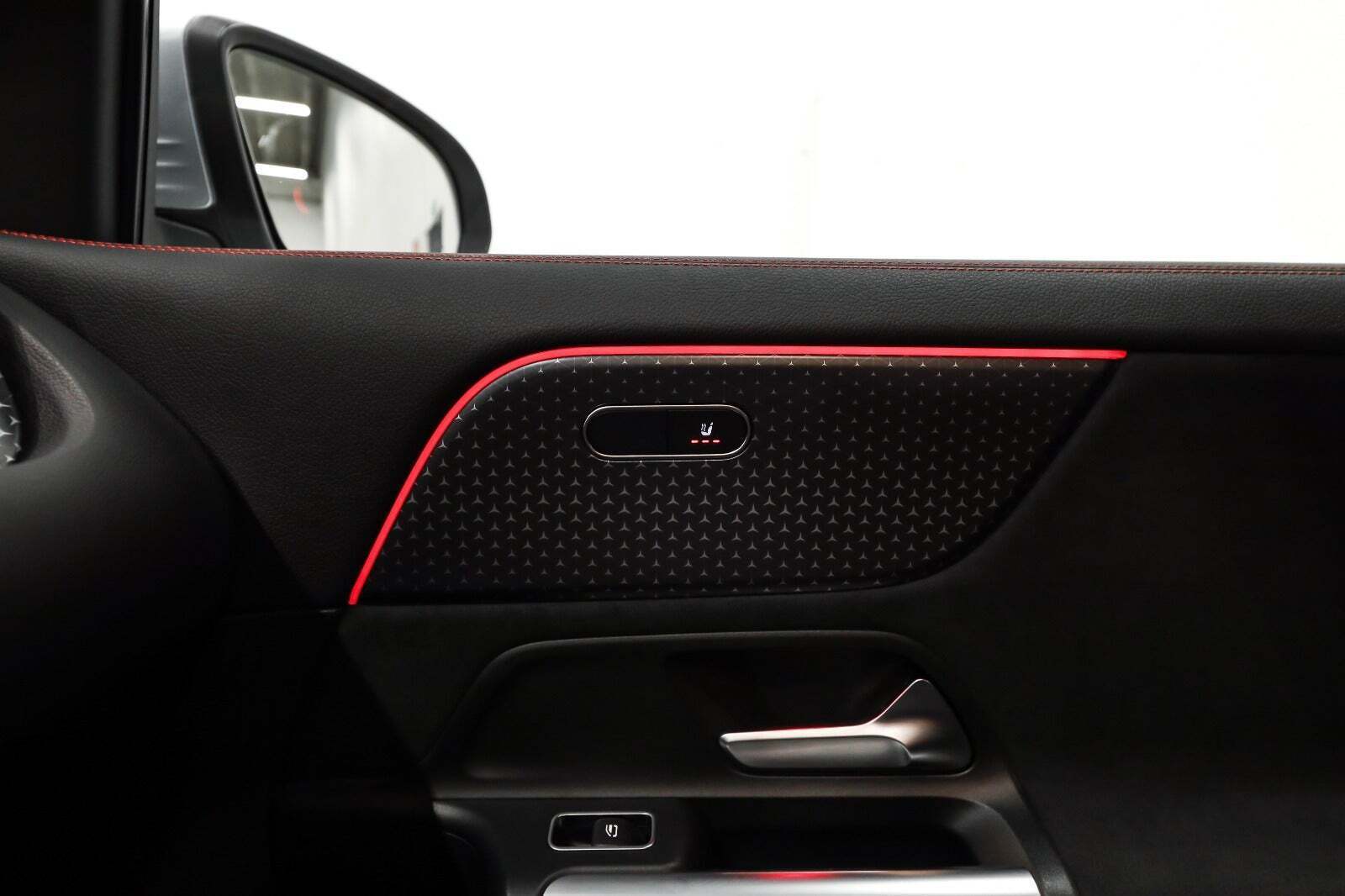 Sølv Mercedes EQA250+ fra 2025