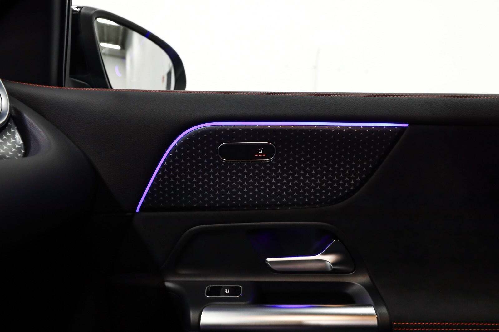 Blå Mercedes EQA350 fra 2025