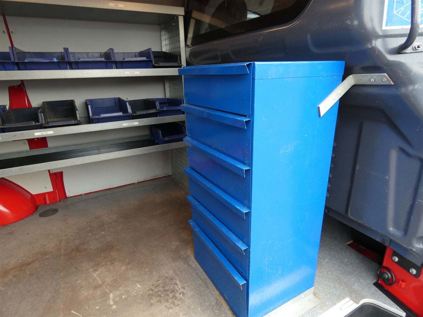 Rød Mercedes Vito 116 fra 2018