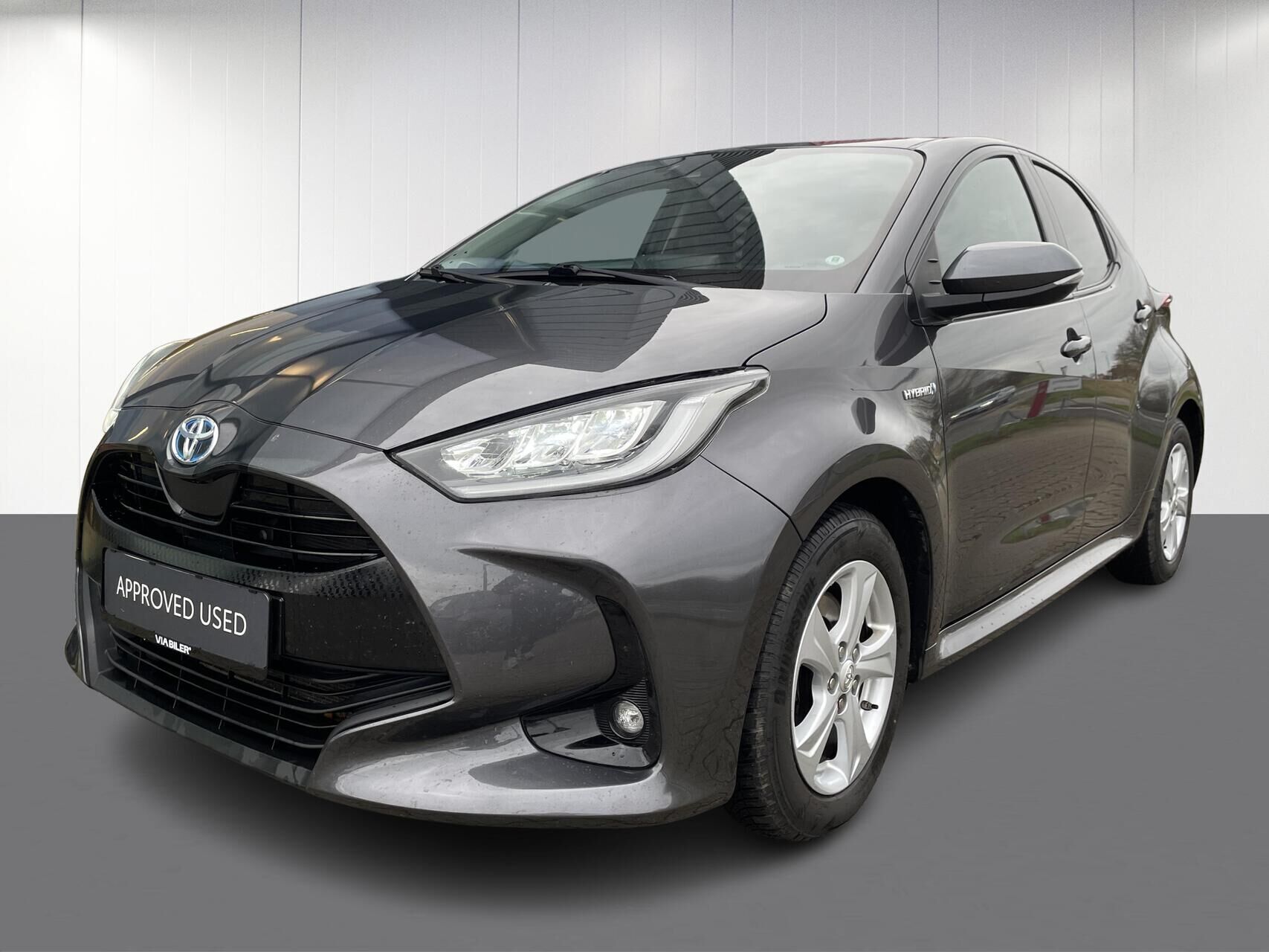 Sort Toyota Yaris fra 2021 set udefra