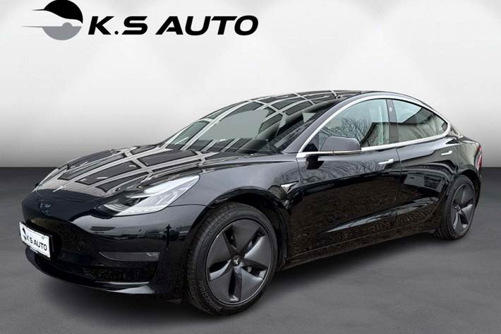 Sort Tesla Model 3 fra 2019 set udefra