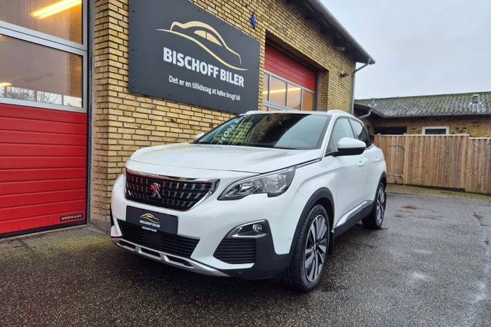 Hvid Peugeot 3008 fra 2018 set udefra