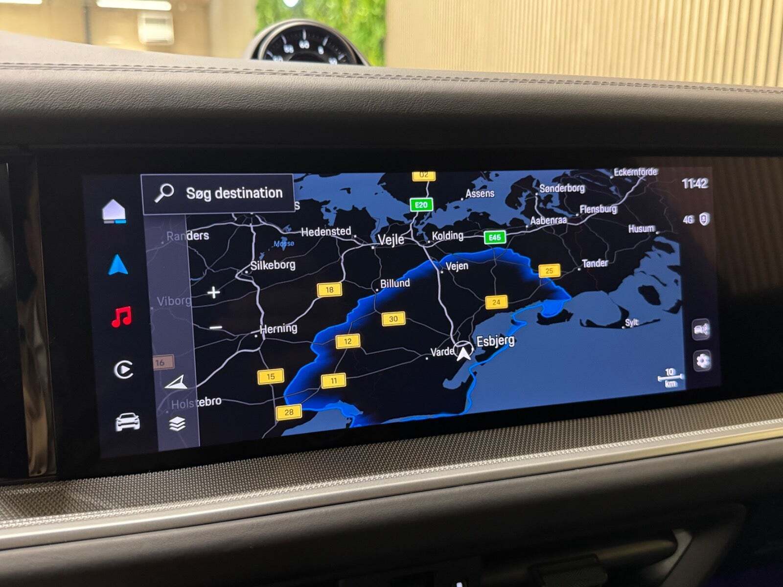 Grå Porsche Cayenne fra 2025