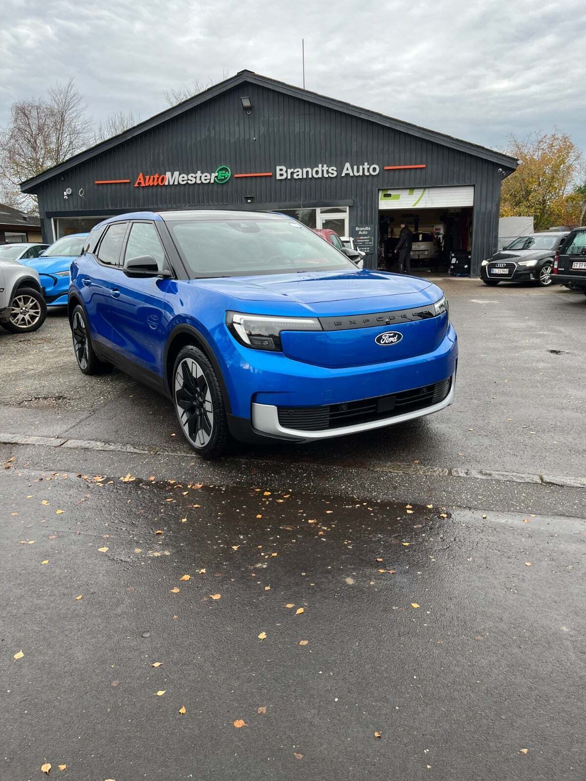 Ford Explorer 84 Select Extended Range AWD