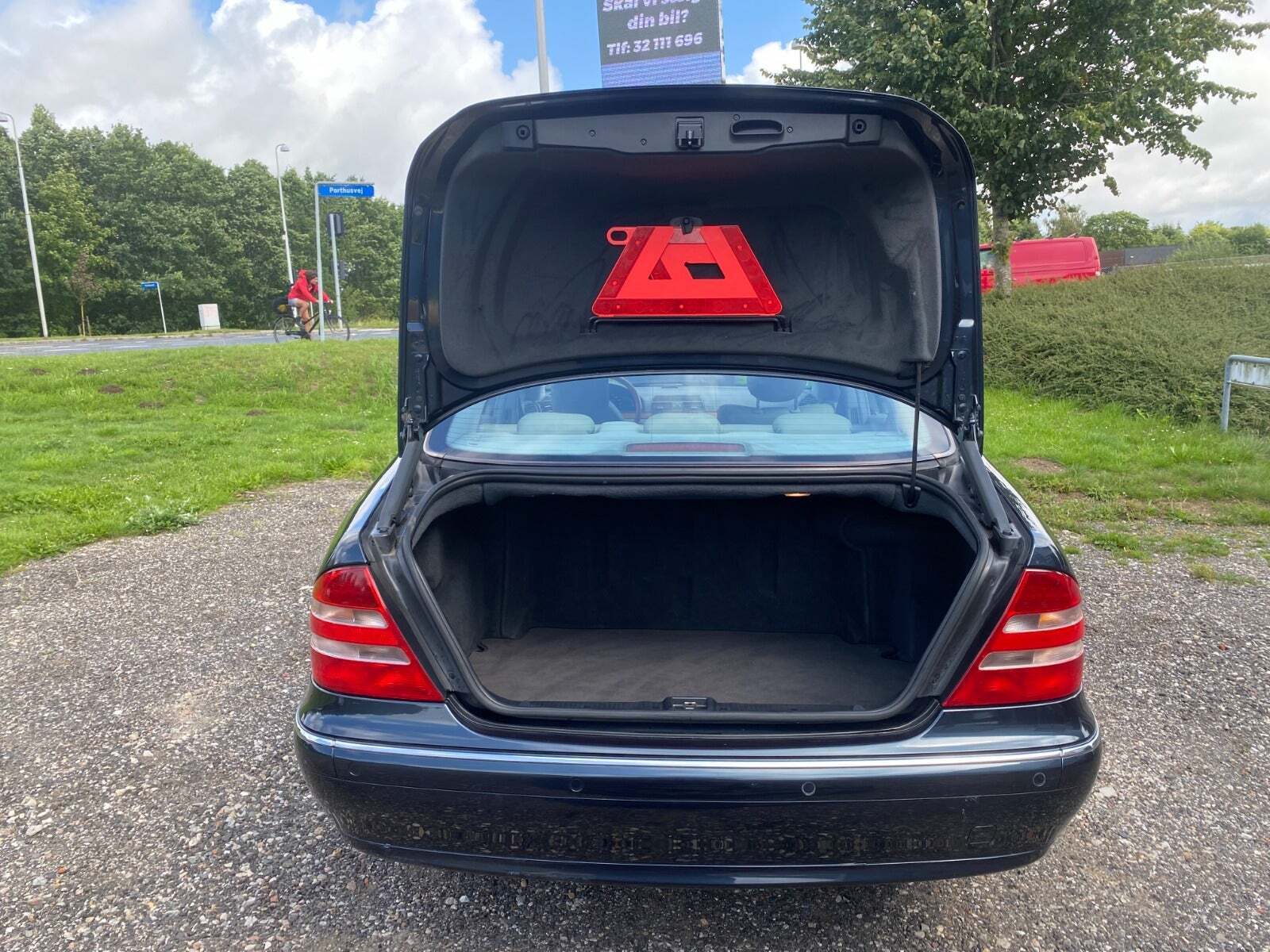 Beige Mercedes S320 fra 2002
