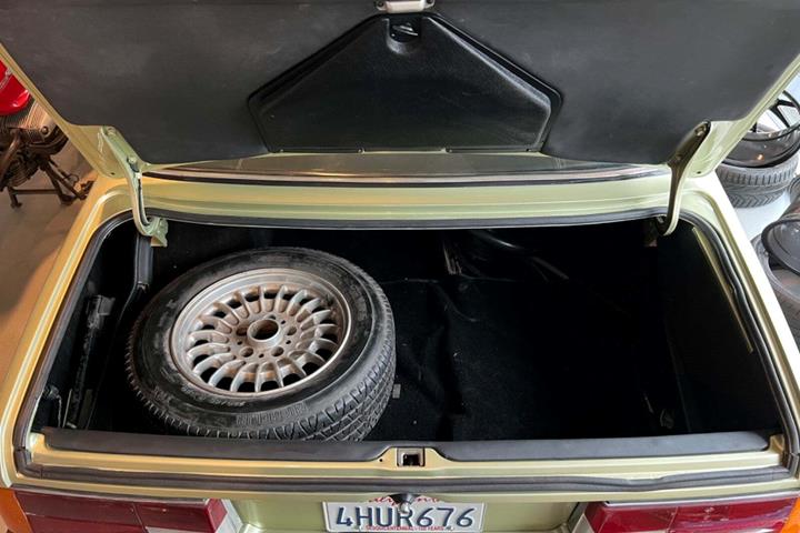 undefined BMW 630CSi fra 1977 set udefra