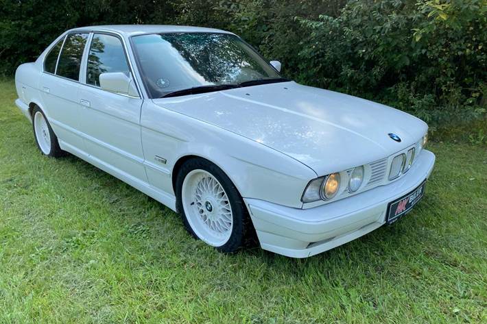 undefined BMW 525i fra 1991 set udefra
