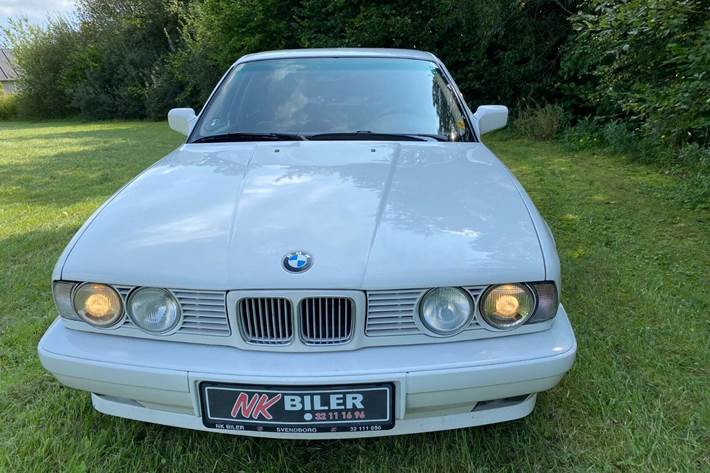 undefined BMW 525i fra 1991 set udefra