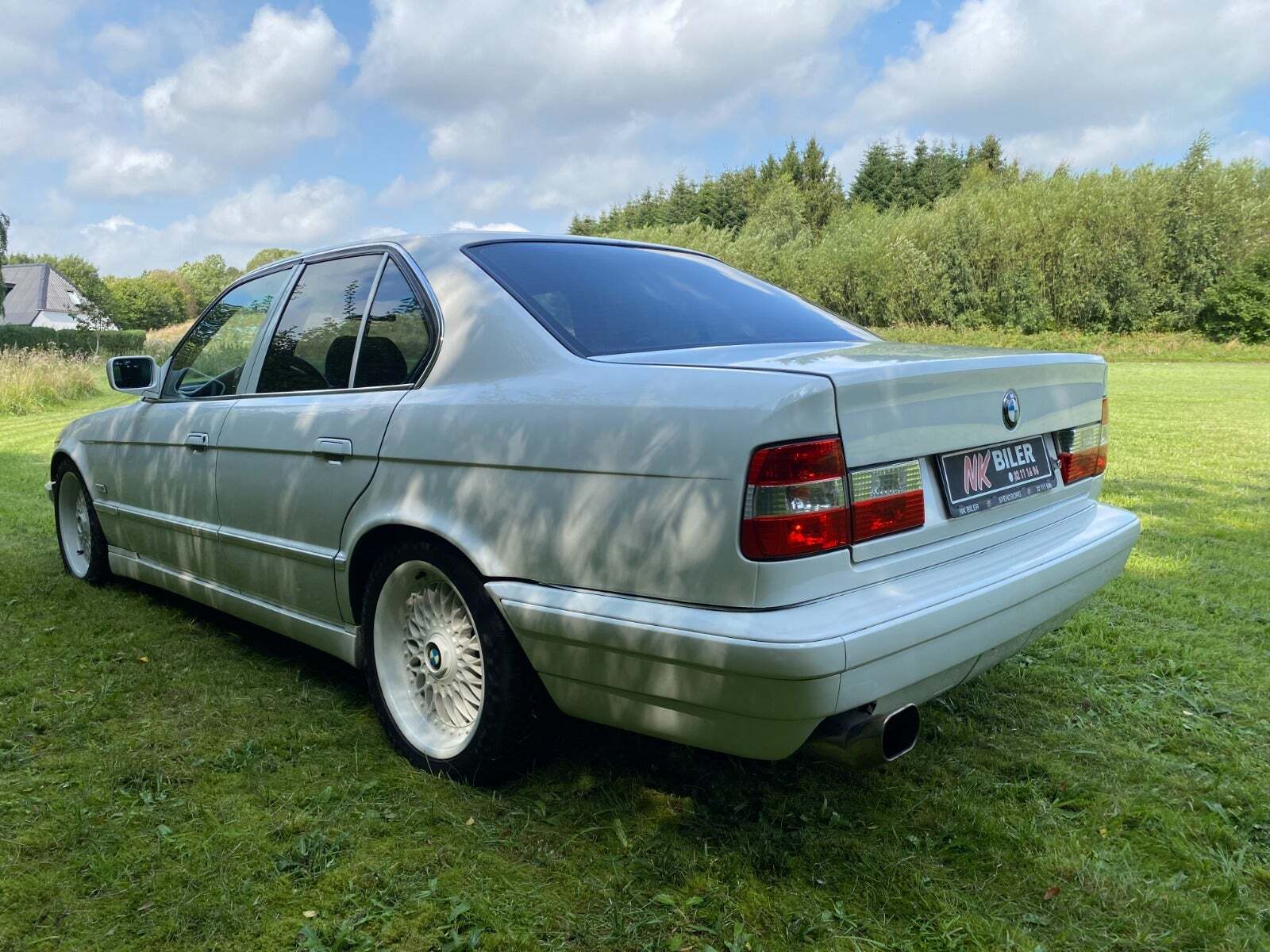 undefined BMW 525i fra 1991 set udefra