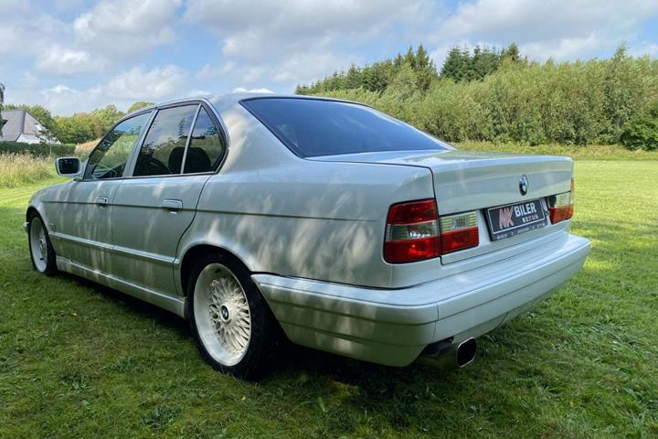 undefined BMW 525i fra 1991 set udefra