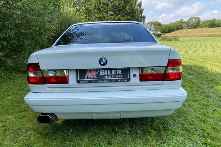 undefined BMW 525i fra 1991 set udefra