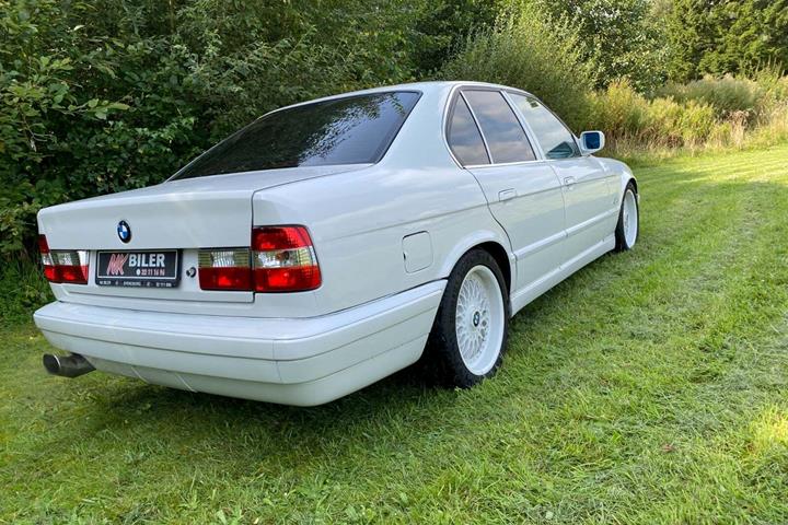 undefined BMW 525i fra 1991 set udefra