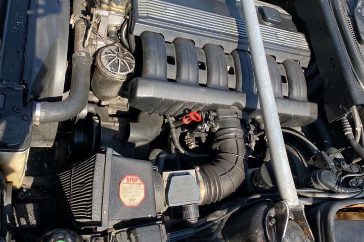 undefined BMW 525i fra 1991 set udefra