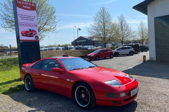 Rød Nissan 300 ZX fra 1991 set udefra