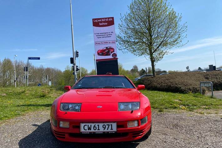 Rød Nissan 300 ZX fra 1991 set udefra