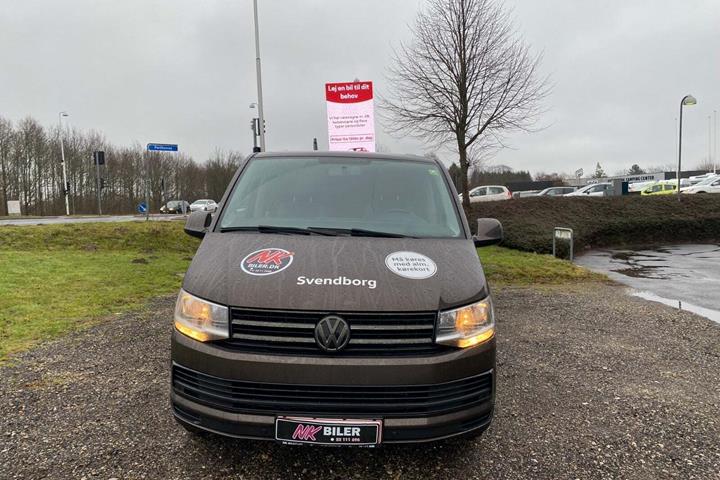 undefined VW Caravelle fra 2015 set udefra