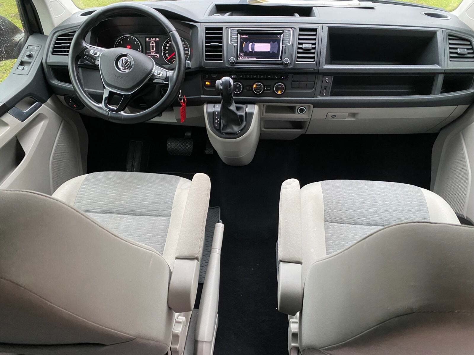 undefined VW Caravelle fra 2015 set indefra