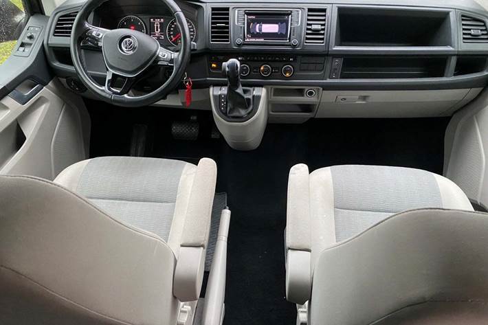 undefined VW Caravelle fra 2015 set indefra