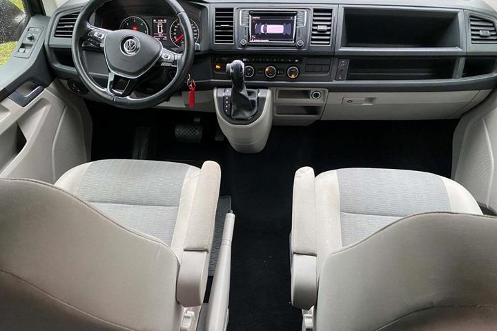 undefined VW Caravelle fra 2015 set indefra