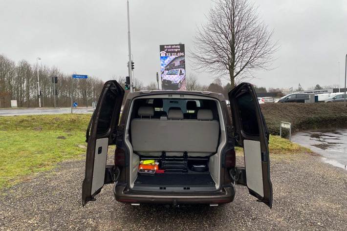 undefined VW Caravelle fra 2015 set udefra