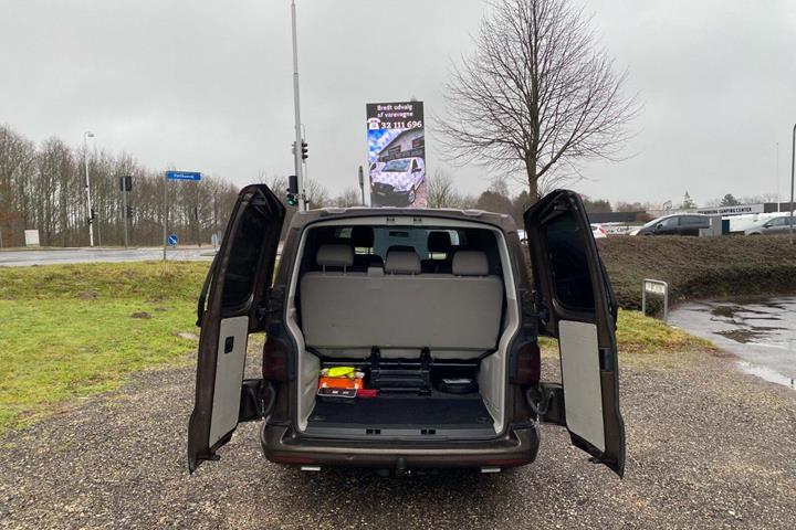 undefined VW Caravelle fra 2015 set udefra