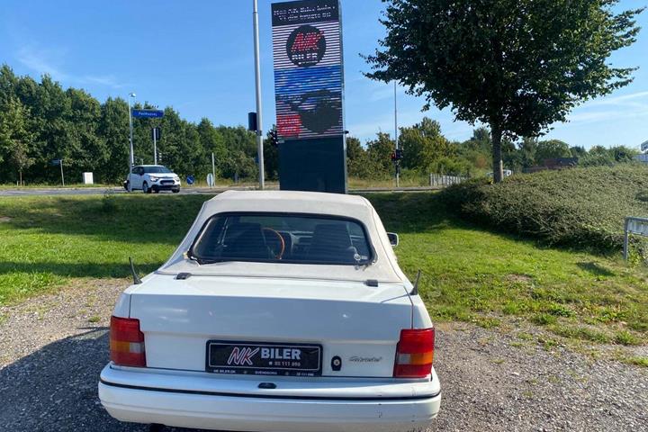 undefined Ford Escort fra 1989 set udefra