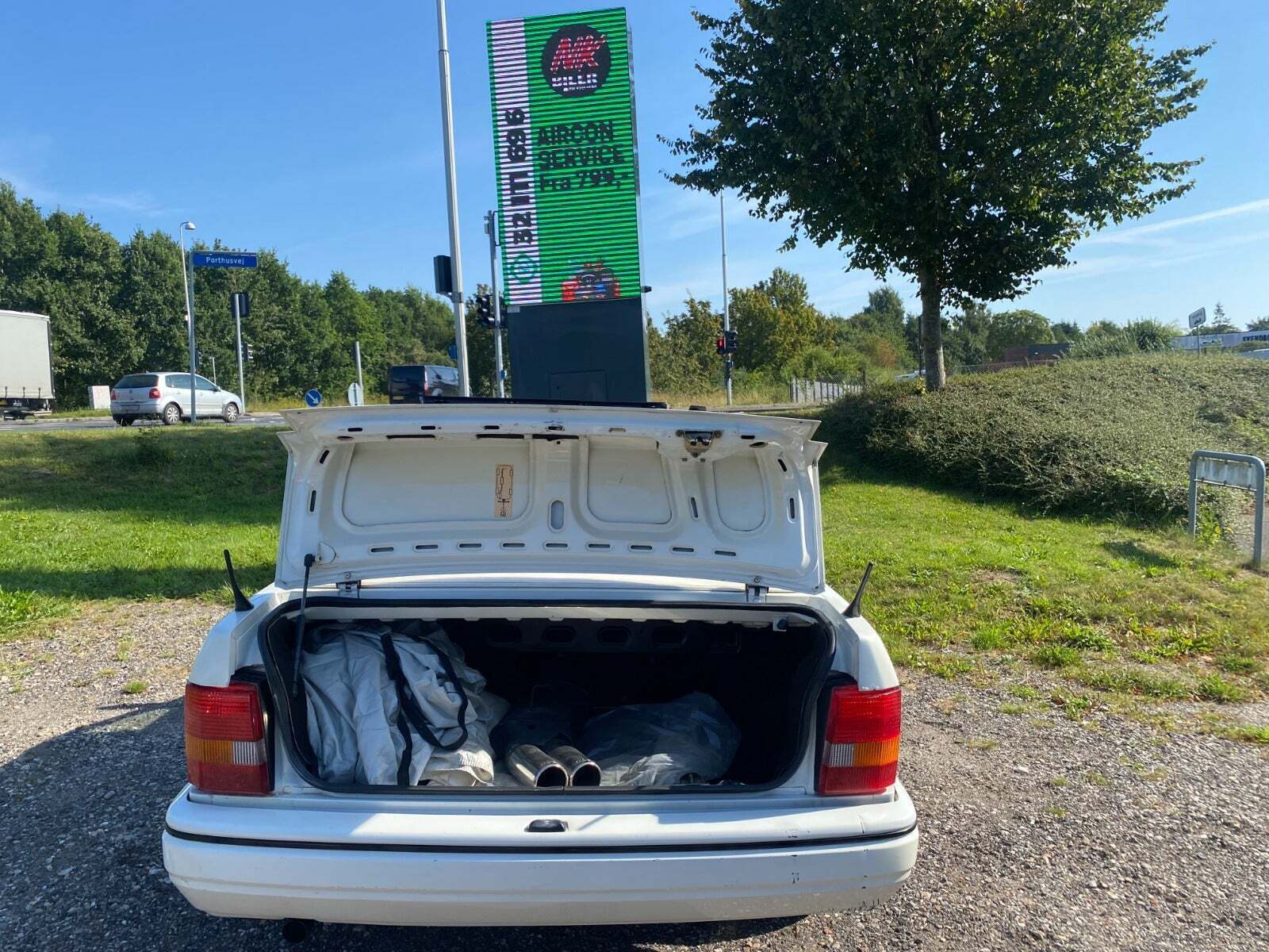 undefined Ford Escort fra 1989 set udefra