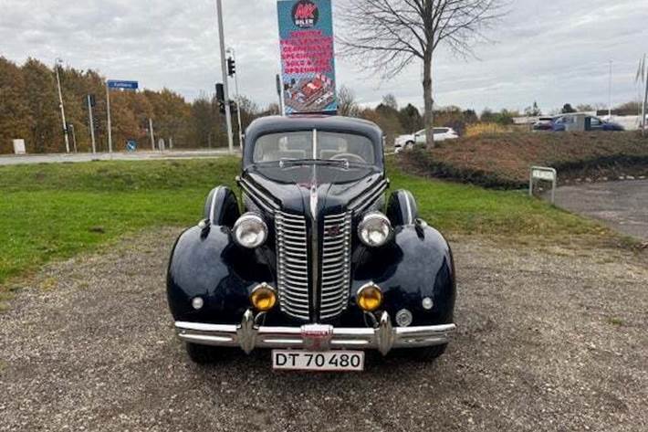 undefined Buick Special fra 1938 set udefra