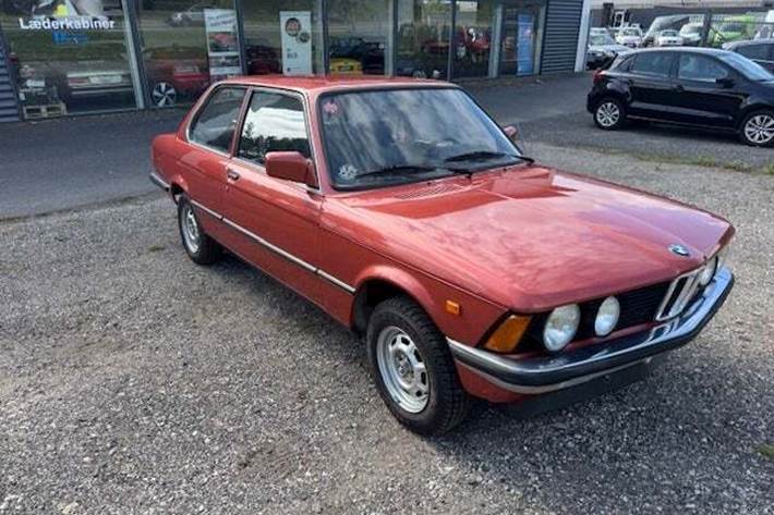 undefined BMW 315 fra 1981 set udefra