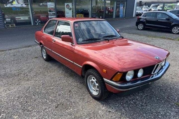 undefined BMW 315 fra 1981 set udefra