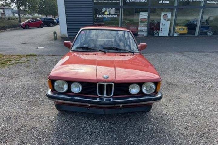 undefined BMW 315 fra 1981 set udefra