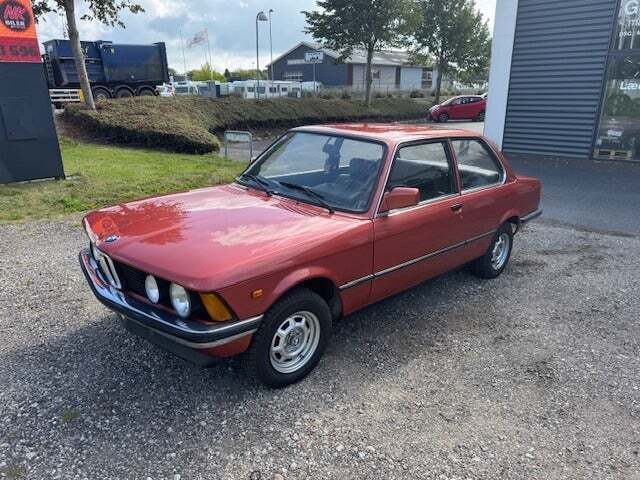 undefined BMW 315 fra 1981 set udefra