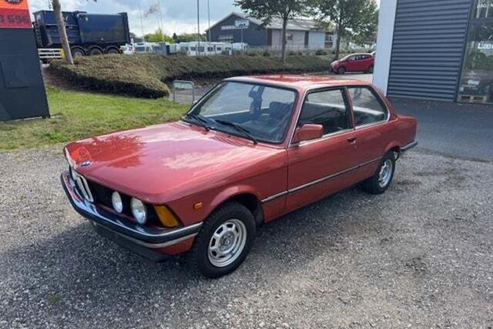 undefined BMW 315 fra 1981 set udefra