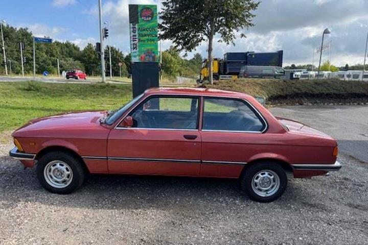 undefined BMW 315 fra 1981 set udefra